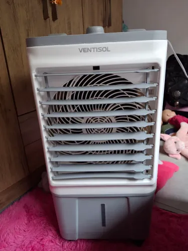 Vende-se 2 climatizadores ventisol 16 litros cada um. 800 reais os 2