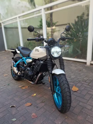 Guerrilla 450cc Brava Blue - Amanda