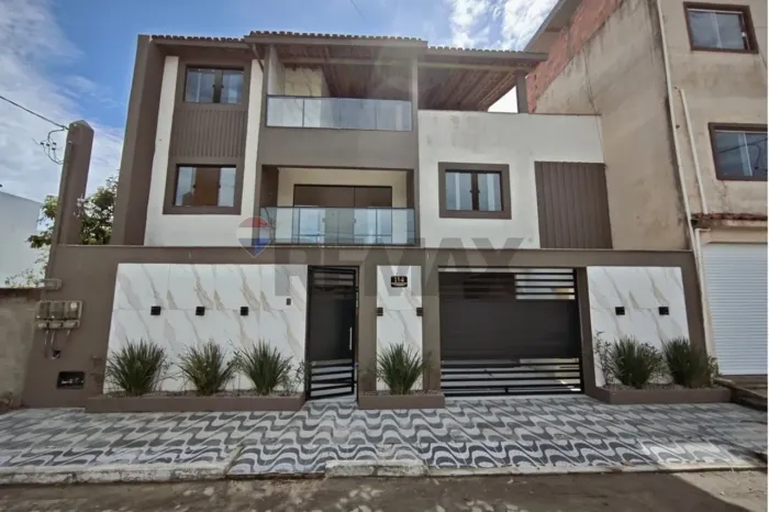CASA TRIPLEX COM EXCELENTE POTENCIAL DE RENDA E POSSIBILIDADE DE ATÉ 3 UNIDADES INDEPENDEN