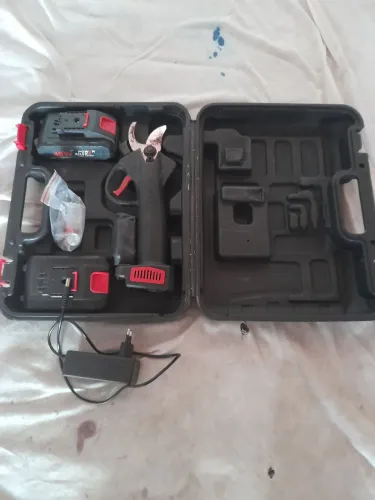Tesoura eletrica para podagem