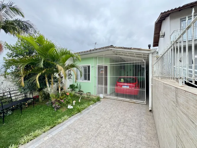 Casa geminada 03 dormitórios / 01 suíte e área de lazer c/ churrasqueira em São José SC Jo