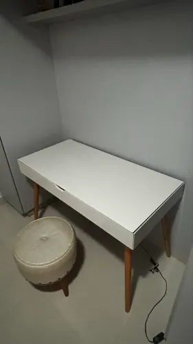 ESCRIVANINHA/ PENTEADEIRA