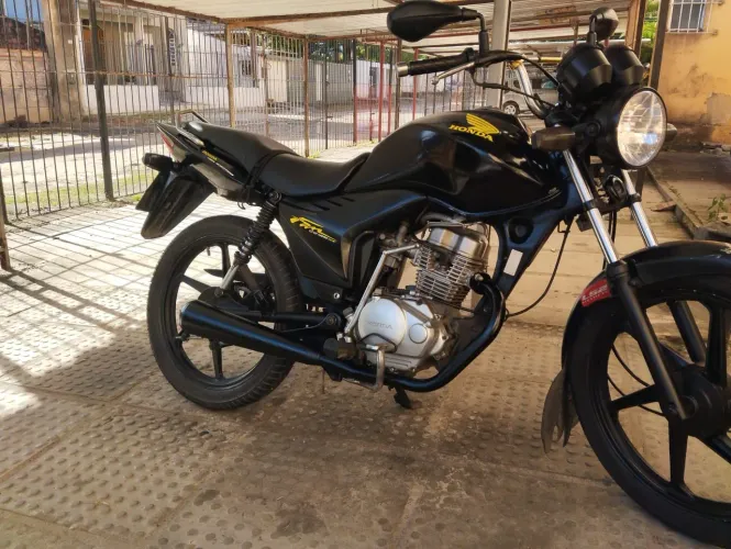 Fan 125 , muito arrumada , boa para trabalhar. 
