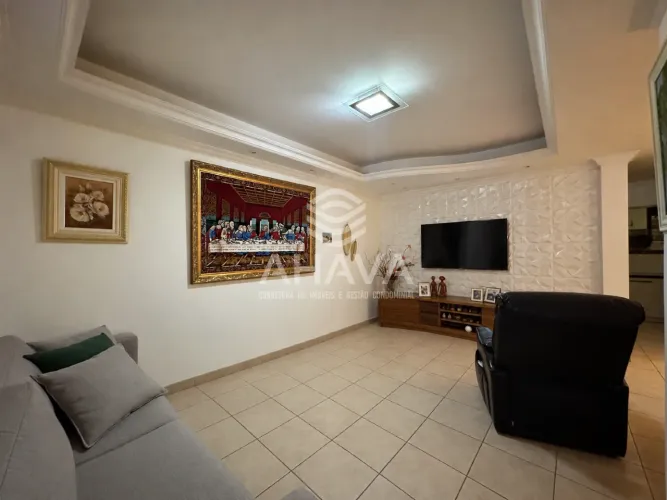 Casa com 3 Quartos à Venda, 220m², Planalto, Próximo à Avenida General Carlos Guedes.
