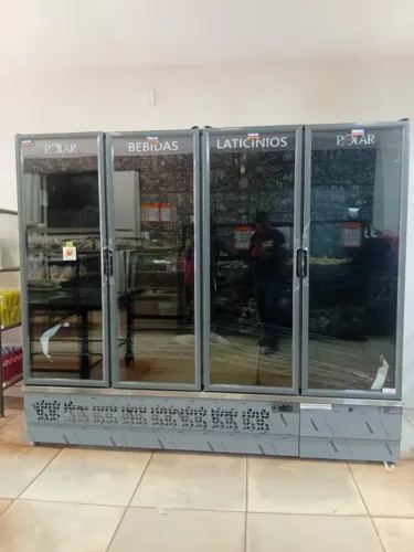 EXPOSITOR REFRIGERADO FRIOS E LATICINIOS 4 PORTAS POLAR NOVO