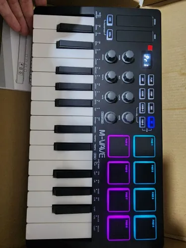 Controlador MIDI M-VAVE SMK-25 - Perfeito Estado - R$ 450
