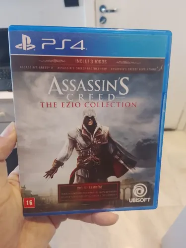 Jogo PS4/PS5 Assassins Creed Ezio Collection são 3 jogos completos Muito Novo 