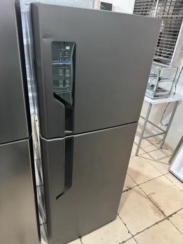 Geladeira Electrolux 431 L usada