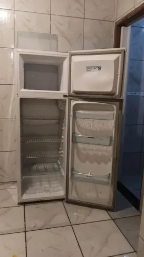 Geladeira Electrolux 2 Portas com Freezer
