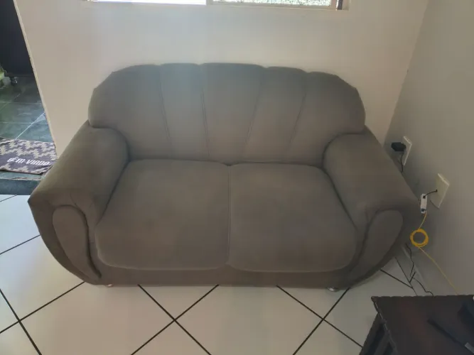 Vendo jogo de sofá semi novo.