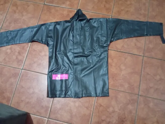 Vende-se capa de chuva nova,nunca usada tamanho GG