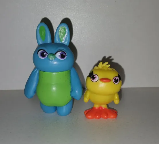 LOTE DUPLA BONECOS MINIATURAS TOY STORY COELHO COELHÃO PATO PATINHO ORIGINAIS DISNEY PIXAR