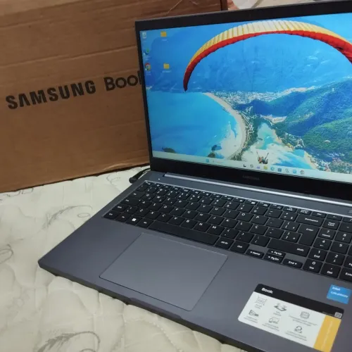 Anúncio de um notebook bem novo