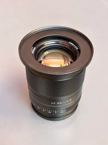 Lente Viltrox 56mm f/1.4 E-Mount