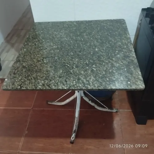 Mesa sem cadeira