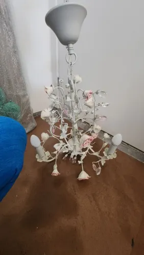 Lustre pendente com flores