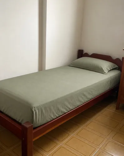 Vendo três camas de solteiro (200$ cada) Mongaguá Sp.