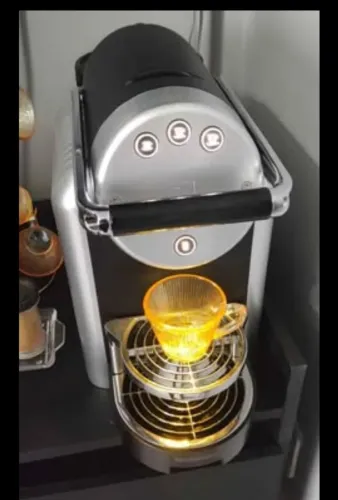 Vendo Cafeteira Profissional Nespresso Zenius Profissional Nova na Caixa