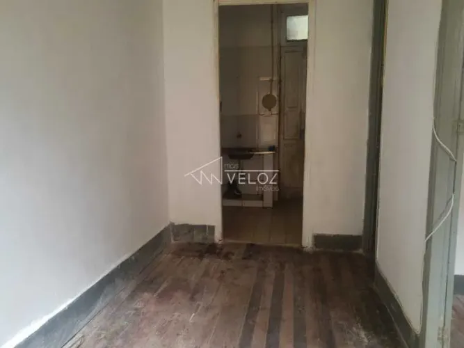 Casa de Vila : Linear / Residencial / Catete