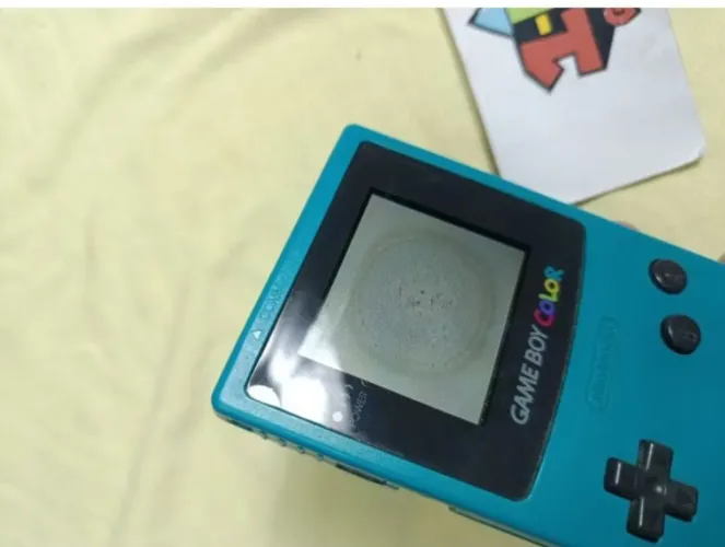 videogame antigo game boy color. Leia