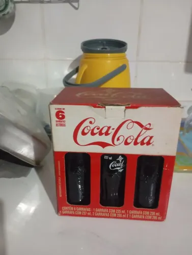 Coleção de garrafas de coca cola retro lacradas