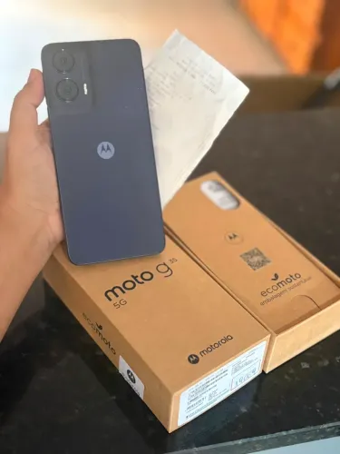 Vendo Moto G35 128g com nota fiscal, na caixa, sem nenhuma marca de uso por apenas 800$