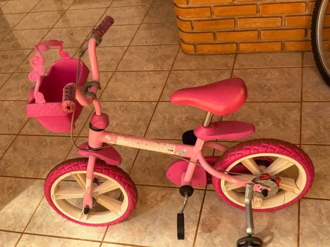 Vende-se Bicicleta Infantil aro 12