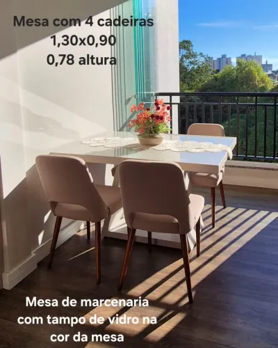 Mesa com 4 Cadeiras