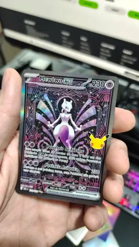 Carta Pokemon TCG Mewtwo EX (151/128) celebração 30 anos