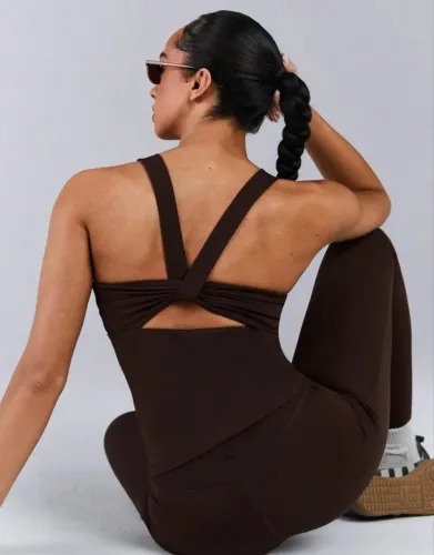 Conjunto marrom