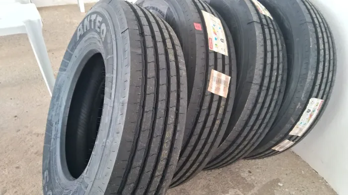 04 pneus 275/80-22.5 novos