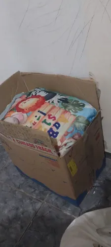 Caixa de roupinhas de bebê menino