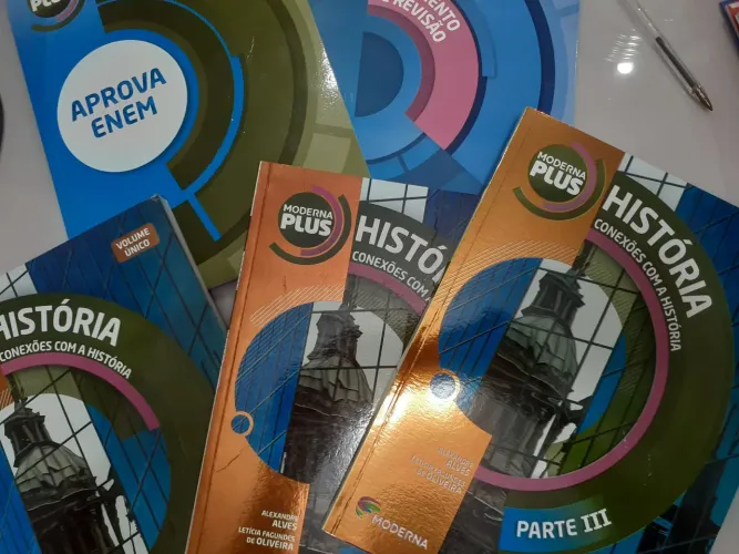 Livro de história Conexões com a História COM 5 PARTES.