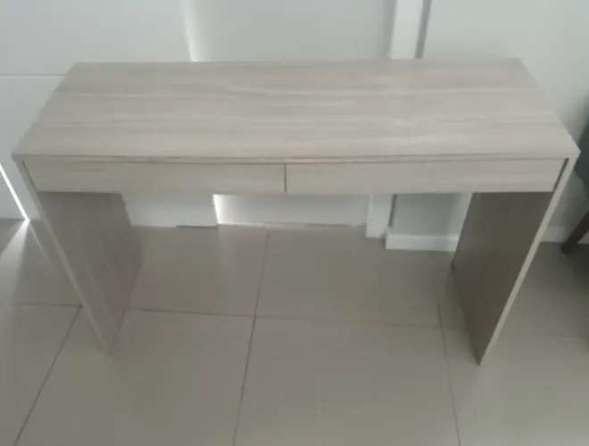 Mesa de escritório com 2 gavetas