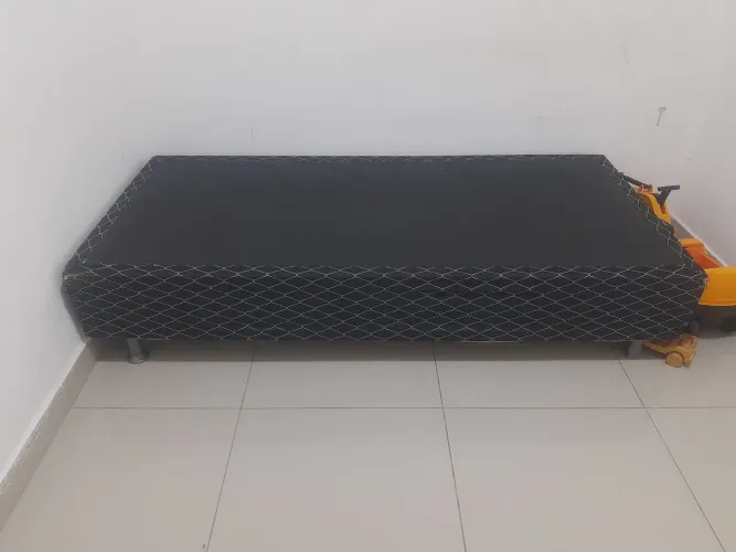 Base de cama de solteiro