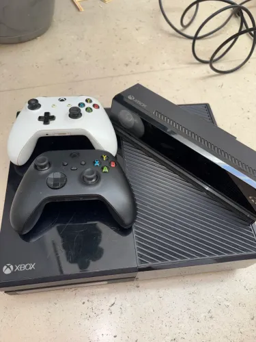 Xbox one + 2 Controle series X