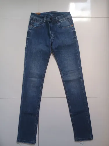 Calça Feminina Jeans com Lycra