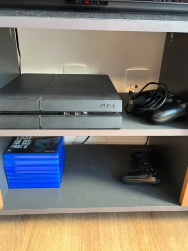 PS4 1TB 2 CONTROLES
