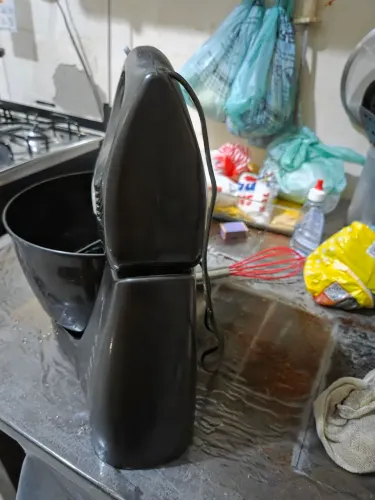 Vende se uma batedeira mundial em perfeito estado  semi novo valor 150 reais 