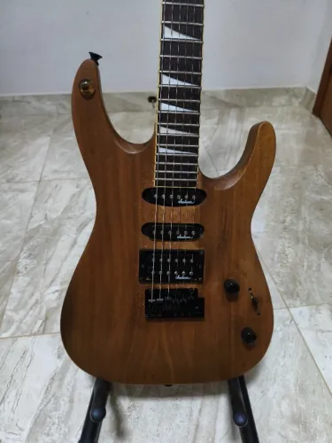 Guitarra Jackson Dinky Js23