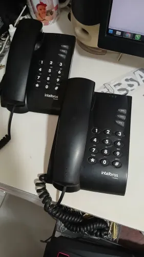 Vendo 2 aparelhos telefone fixo intelbras