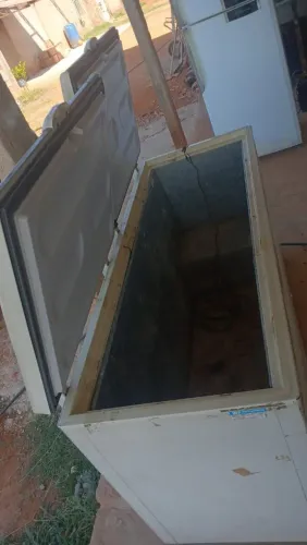Frezzer metalfrio 546 litros , gelando demais, controlador digital e placa fria.