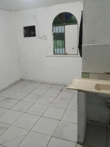 Aluga-se um quartos