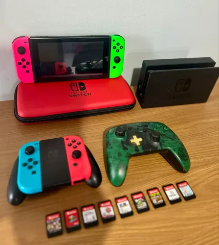 Nintendo Switch | 4 Joycons originais | 1 Controle Paralelo | 8 Jogos | Caixa