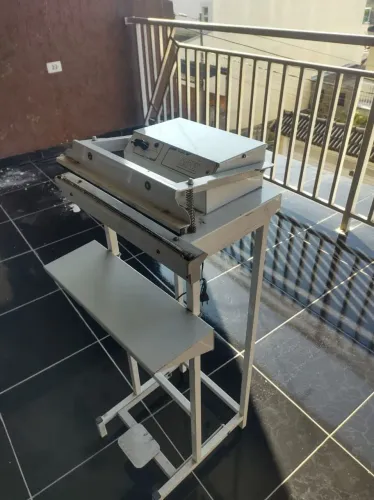 Seladora de Impulso Manual Metal Brey, modelo SS-400.