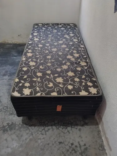Cama box solteiro usada 