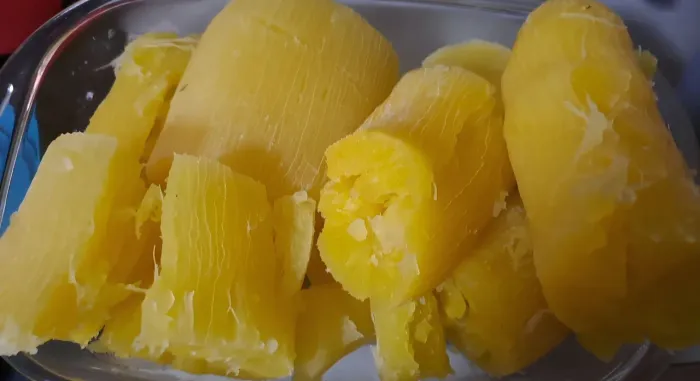 Vendo mandioca amarela, novinha.