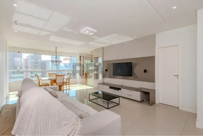 Apartamento em Balneário Camboriú 3 suítes 121 m² privativos Living amplo e integrado