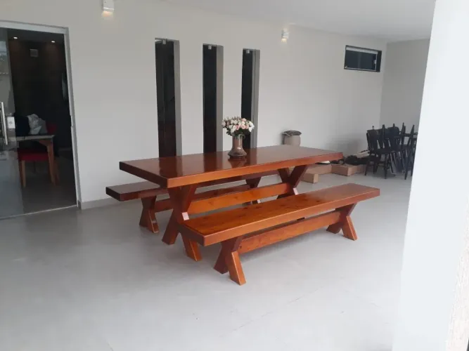 Mesa rústica c/bancos 