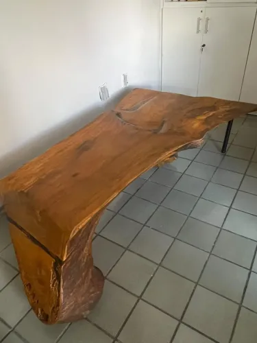 Vendo centro rústico, ideal para casa de campo e fazenda. Medida: 1,55 m por 0,80 m.